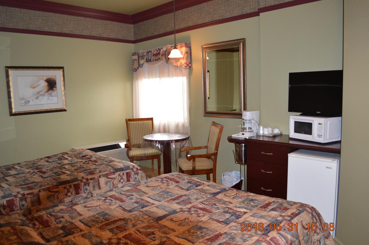 Motel-Auberge Helene Викториавилл Экстерьер фото