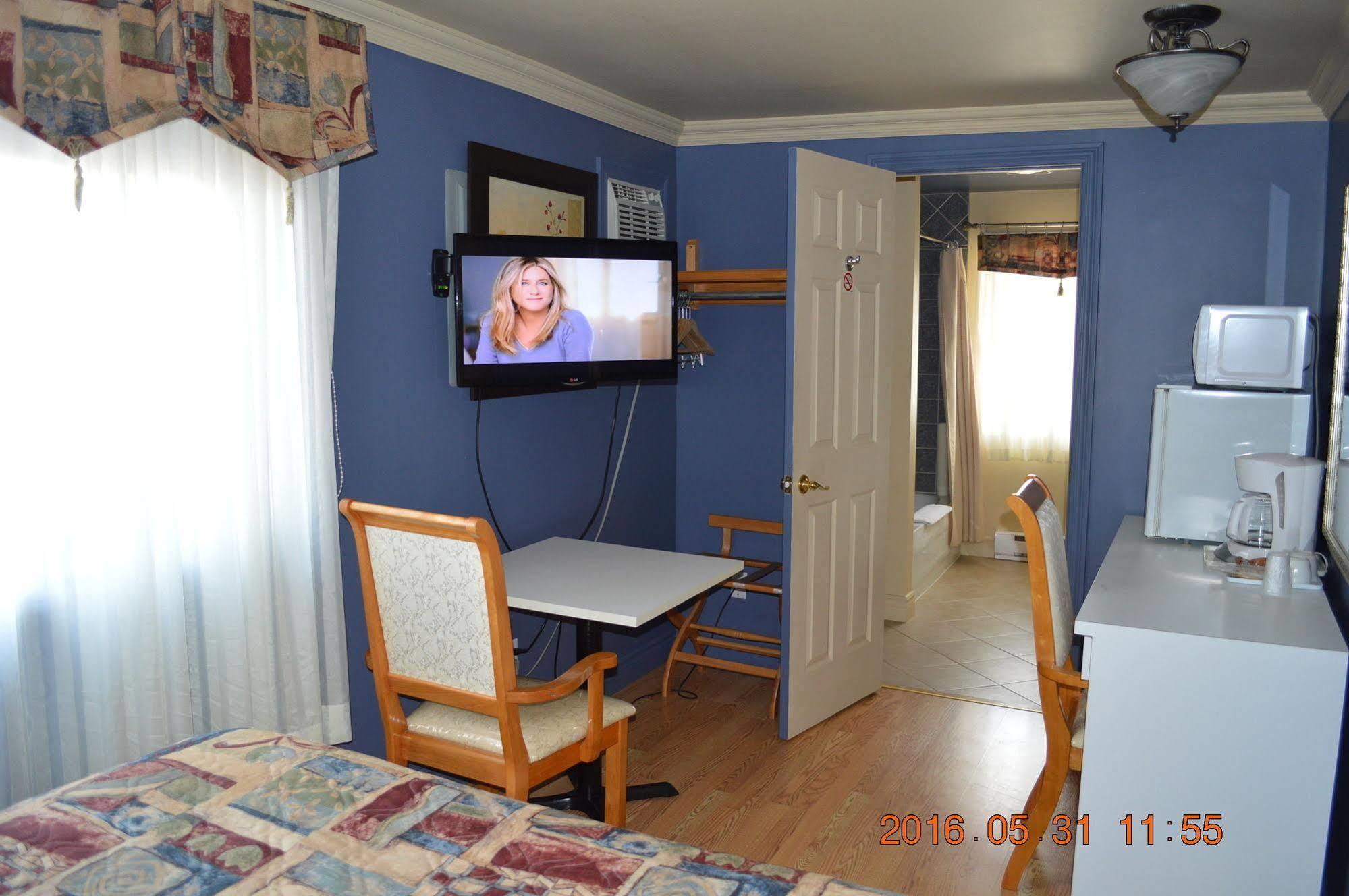 Motel-Auberge Helene Викториавилл Экстерьер фото